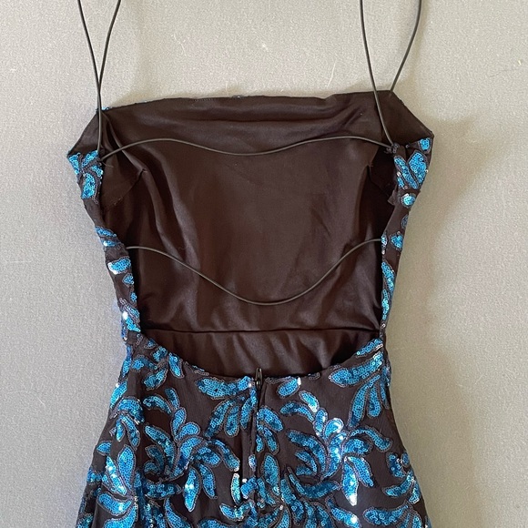 Mini Sequined Dress(backless) - Picture 4 of 6